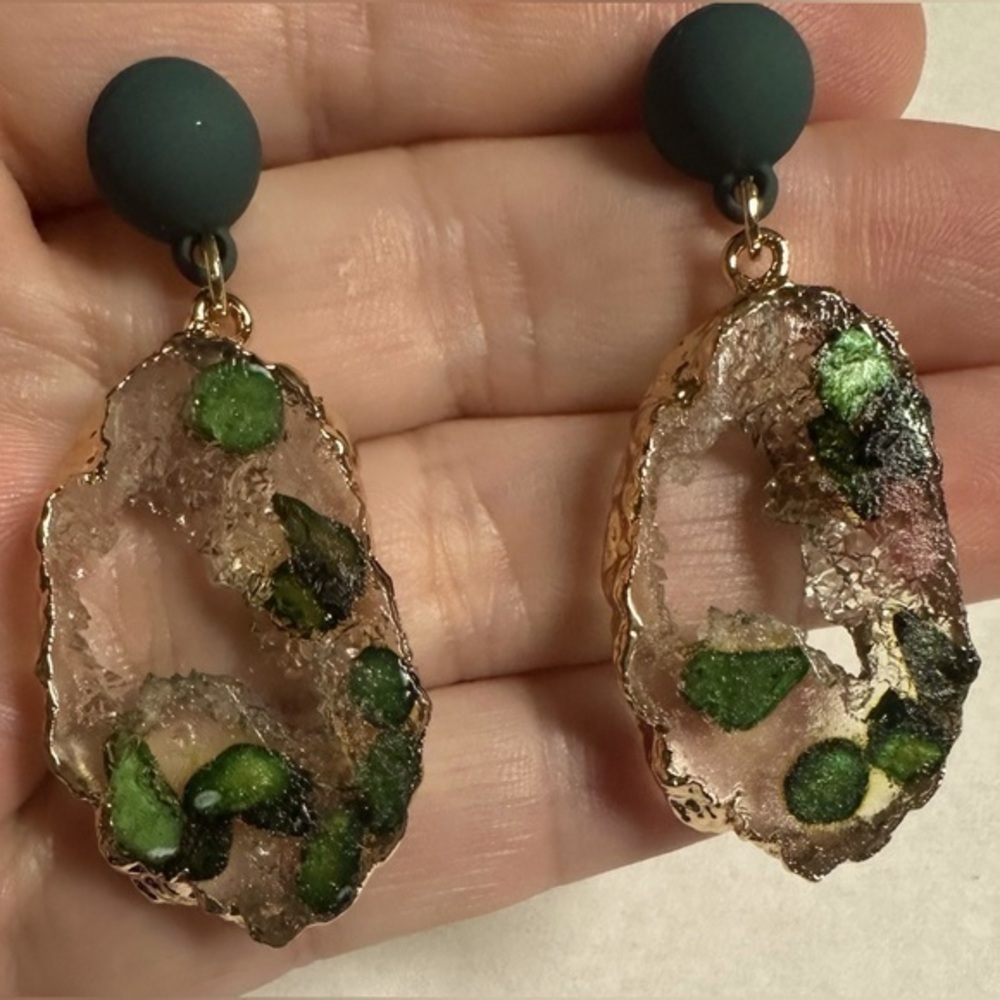 NWT Resin crystal drop dangle earrings green lightweight